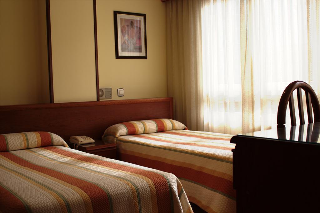 Hotel San Glorio ซานตานเดร์ ห้อง รูปภาพ