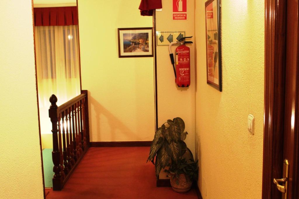 Hotel San Glorio ซานตานเดร์ ภายนอก รูปภาพ