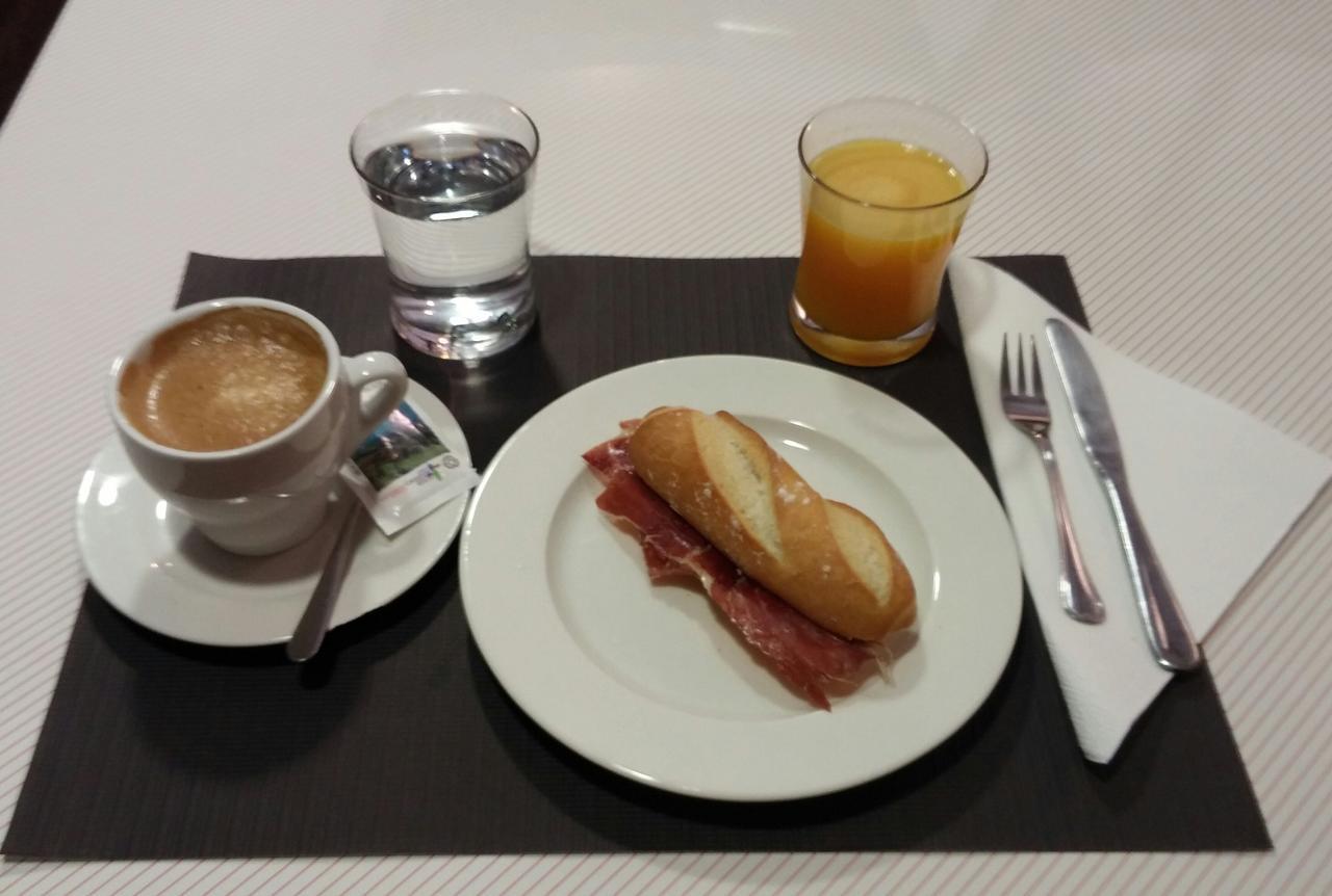 Hotel San Glorio ซานตานเดร์ ภายนอก รูปภาพ